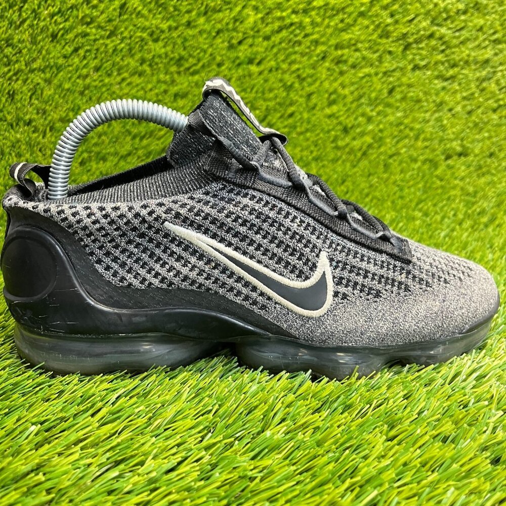 Nike Air VaporMax 2021 Flyknit Oreo Boys Size 6Y Black Walking Shoes Sneakers